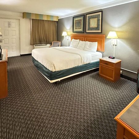 קולג' סטיישן Rodeway Inn מראה חיצוני תמונה