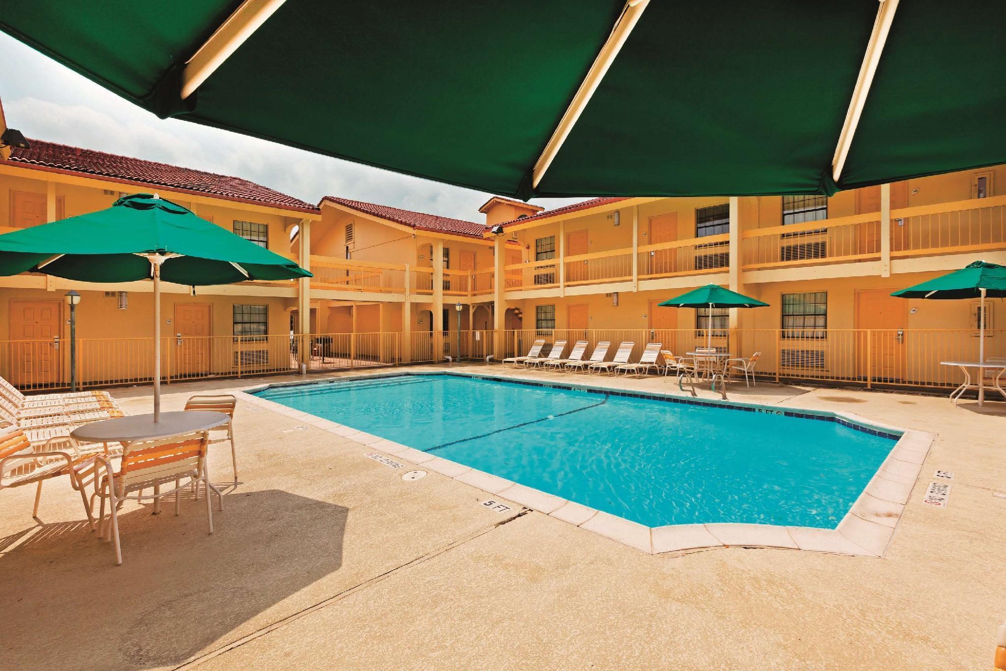קולג' סטיישן Rodeway Inn מראה חיצוני תמונה
