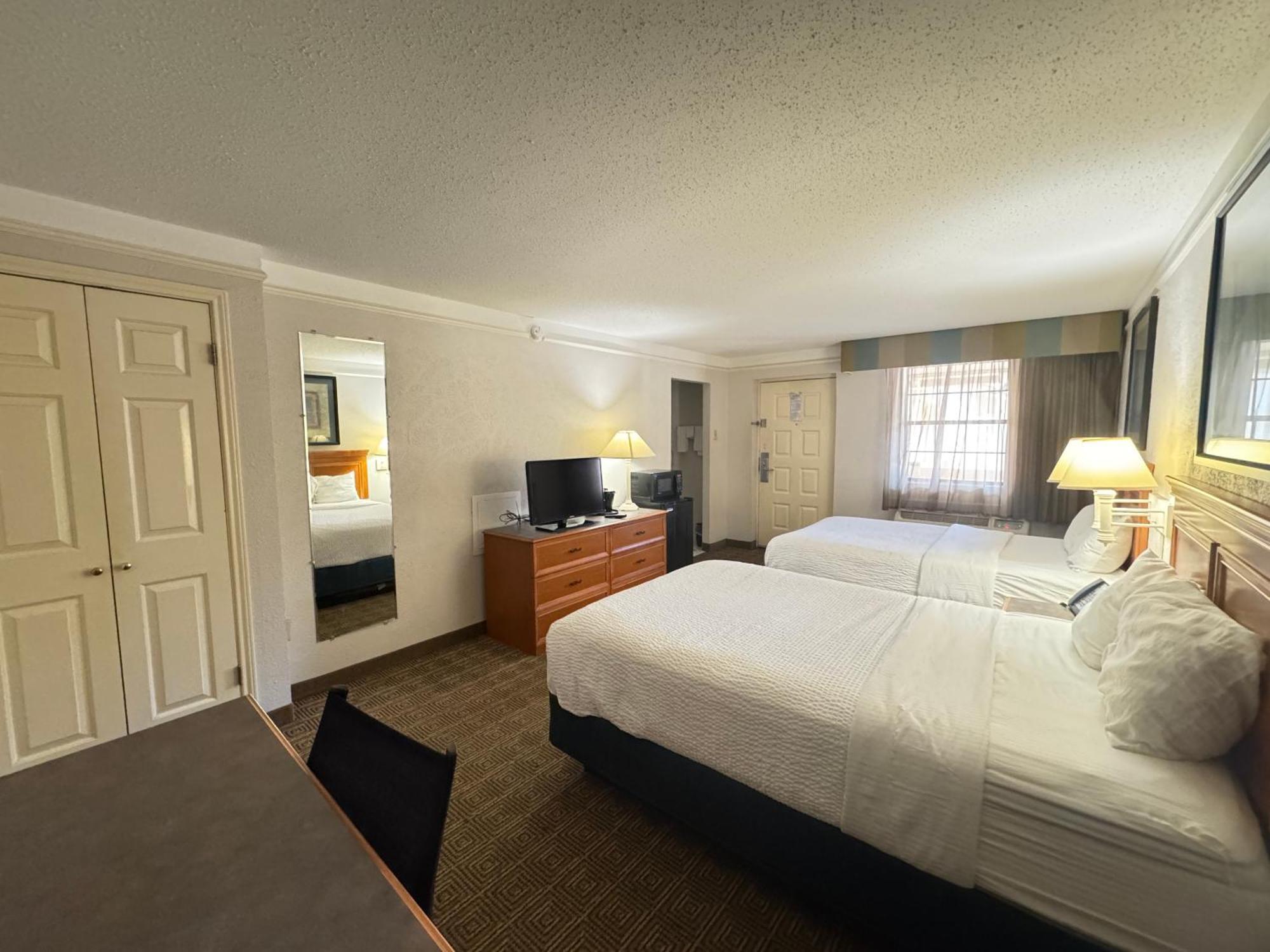 קולג' סטיישן Rodeway Inn מראה חיצוני תמונה