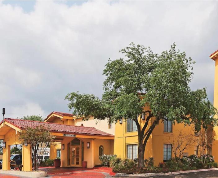 קולג' סטיישן Rodeway Inn מראה חיצוני תמונה