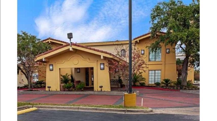קולג' סטיישן Rodeway Inn מראה חיצוני תמונה