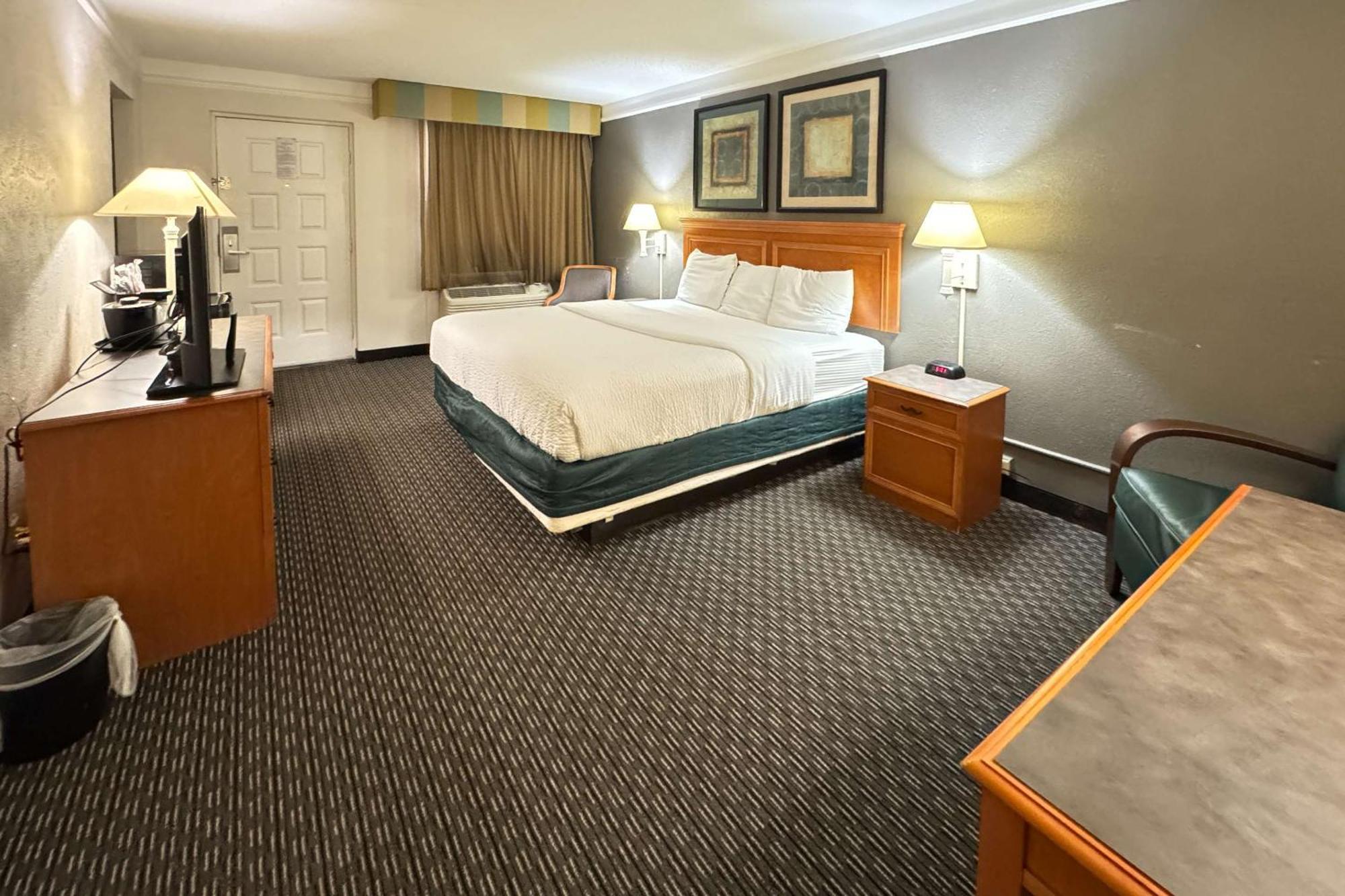 קולג' סטיישן Rodeway Inn מראה חיצוני תמונה
